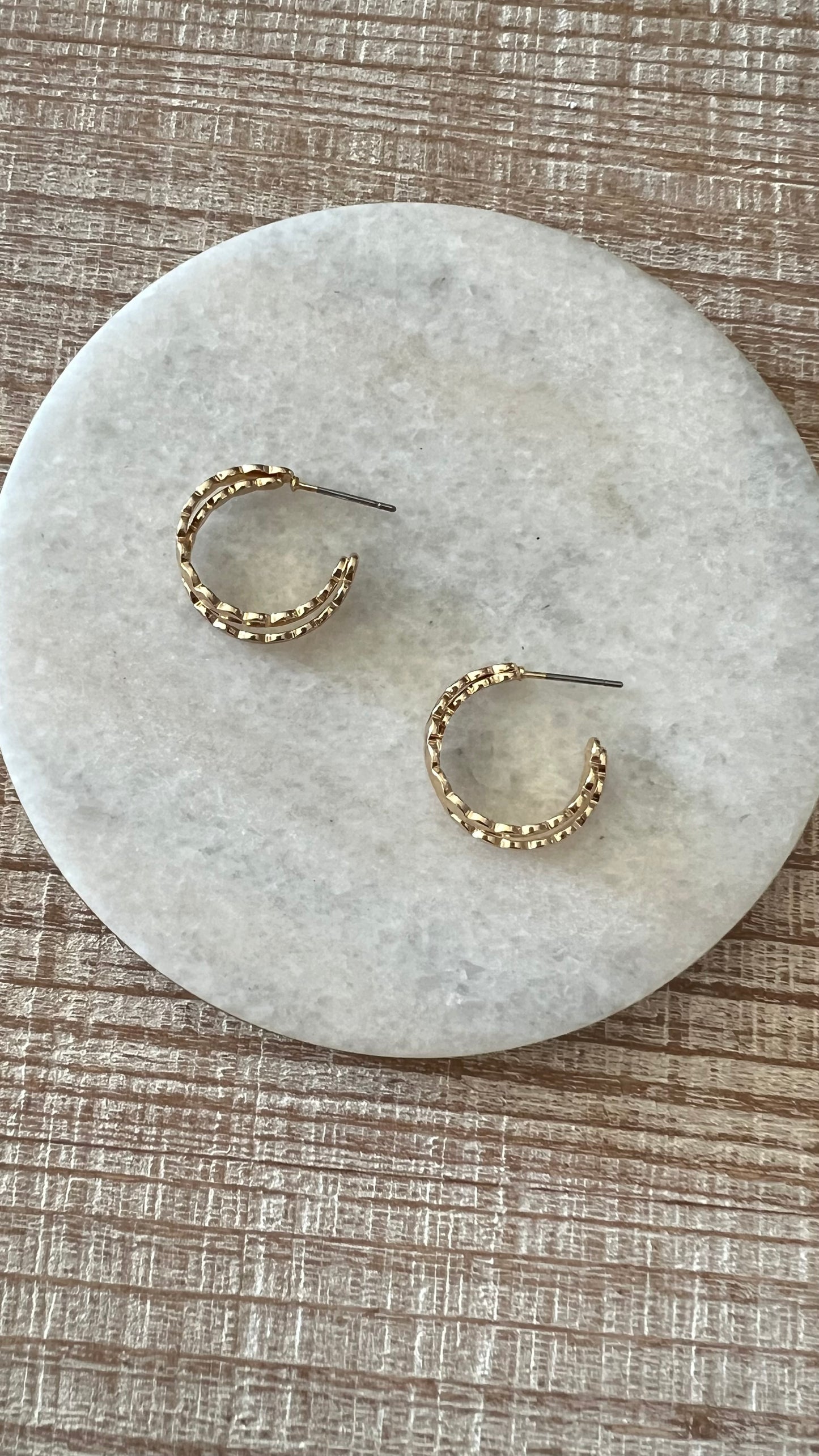 Double layer scallop hoops