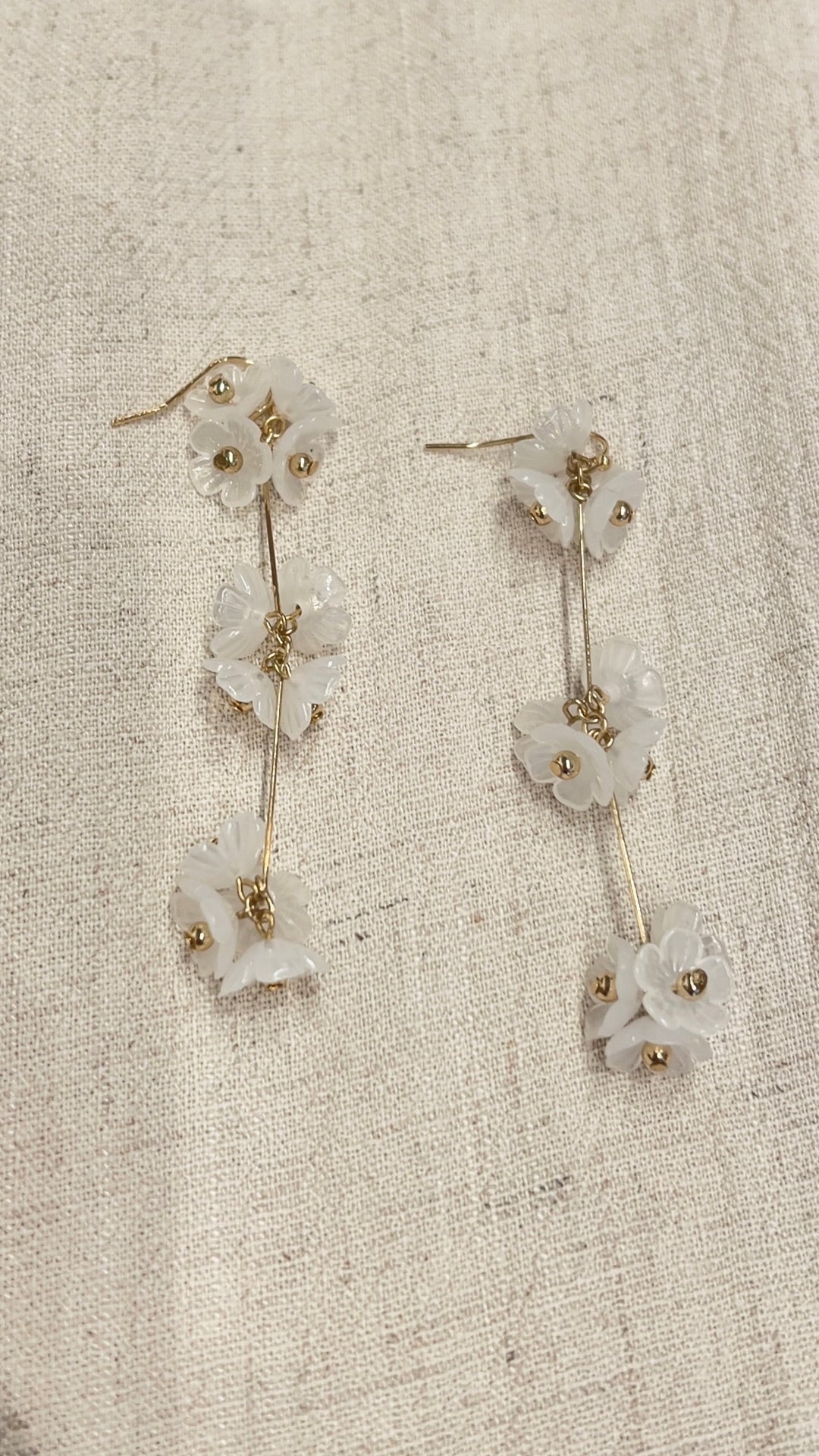 White Daisy Drop Earrings