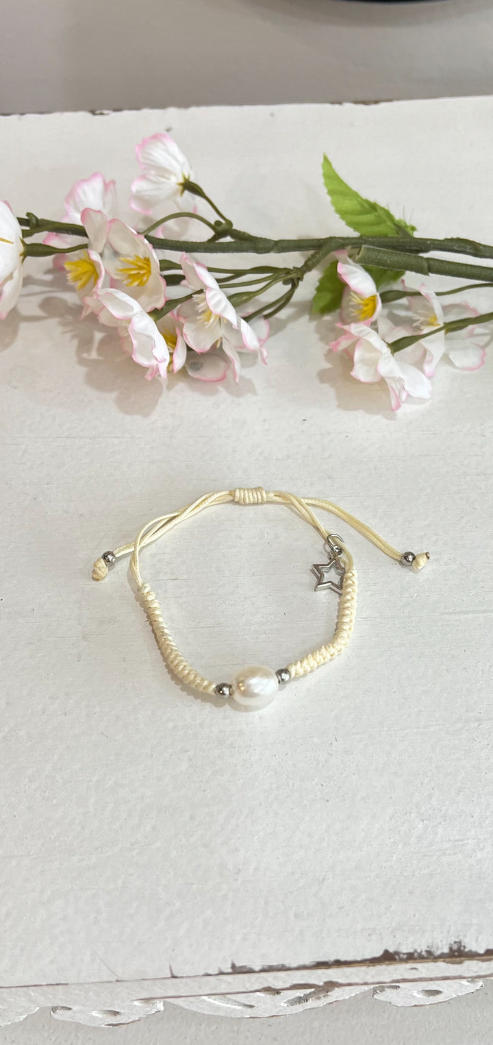 Pearl String Bracelet