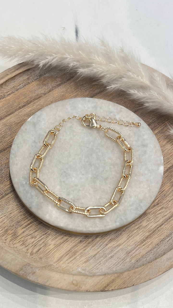 Gold chain bracelet