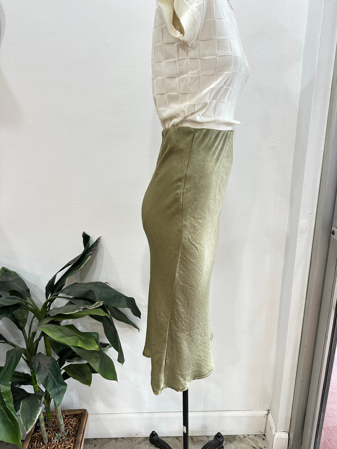 Silky olive skirt