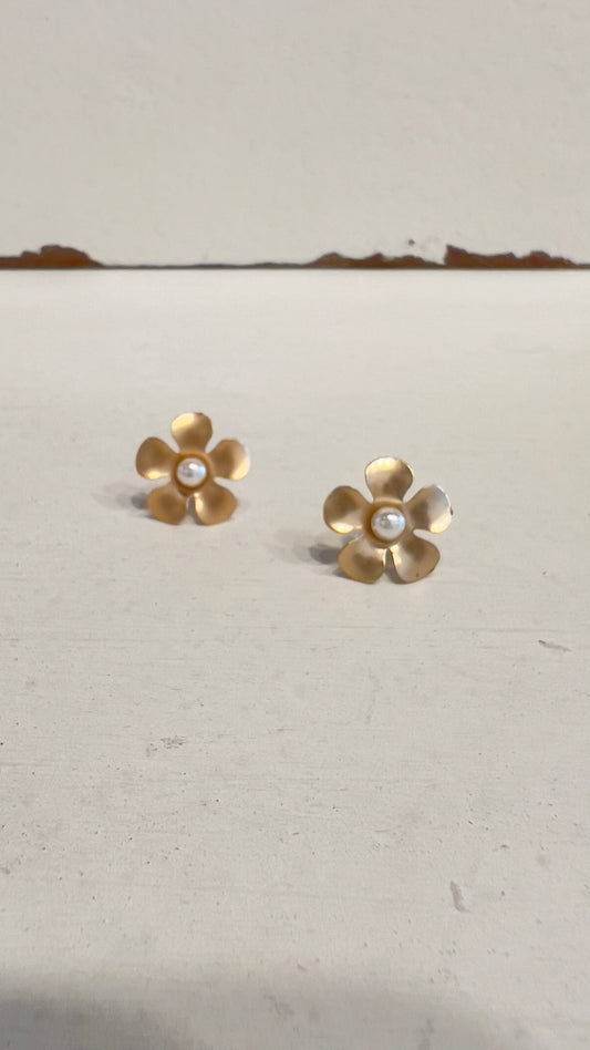 Gold Flower Pearl earrings